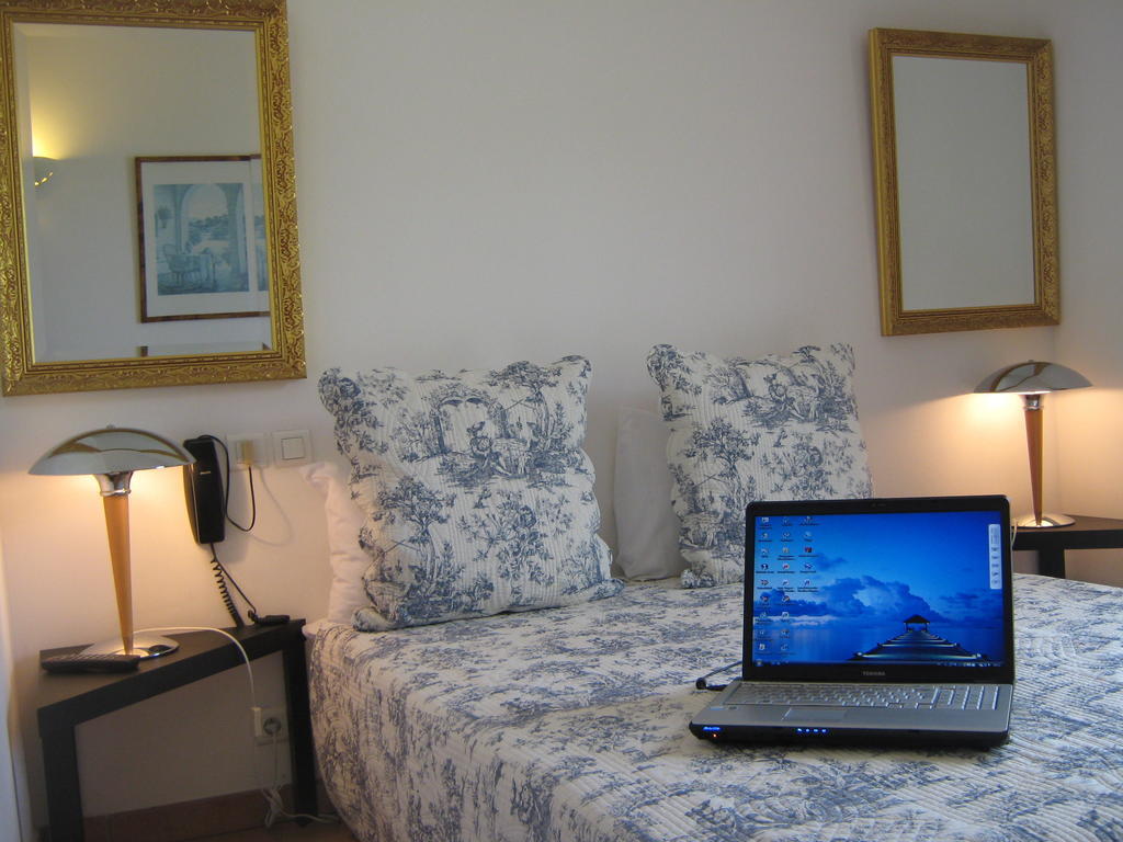 Hotel La Fontaine à Vidauban Extérieur photo