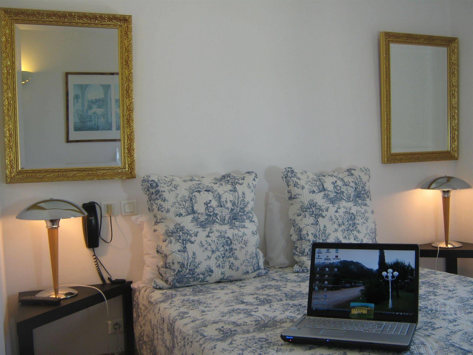 Hotel La Fontaine à Vidauban Extérieur photo