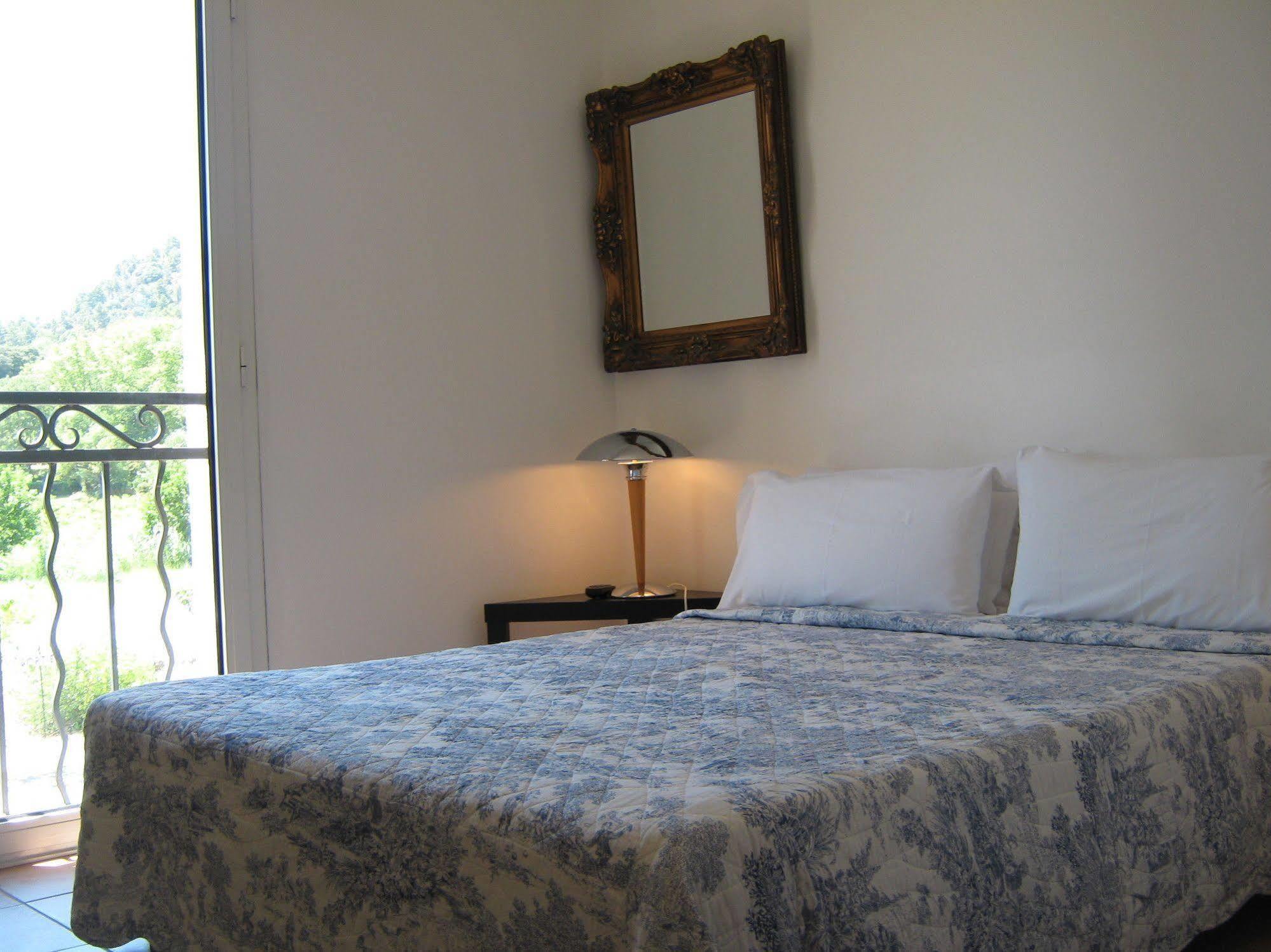 Hotel La Fontaine à Vidauban Extérieur photo