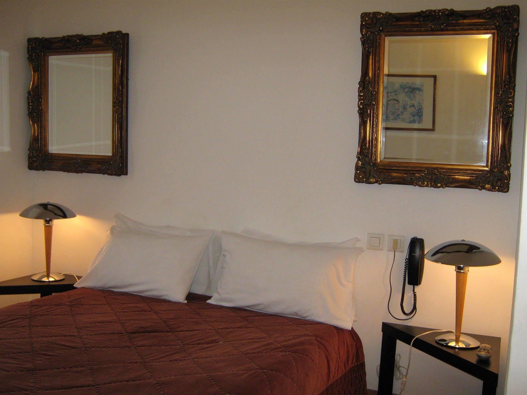 Hotel La Fontaine à Vidauban Extérieur photo