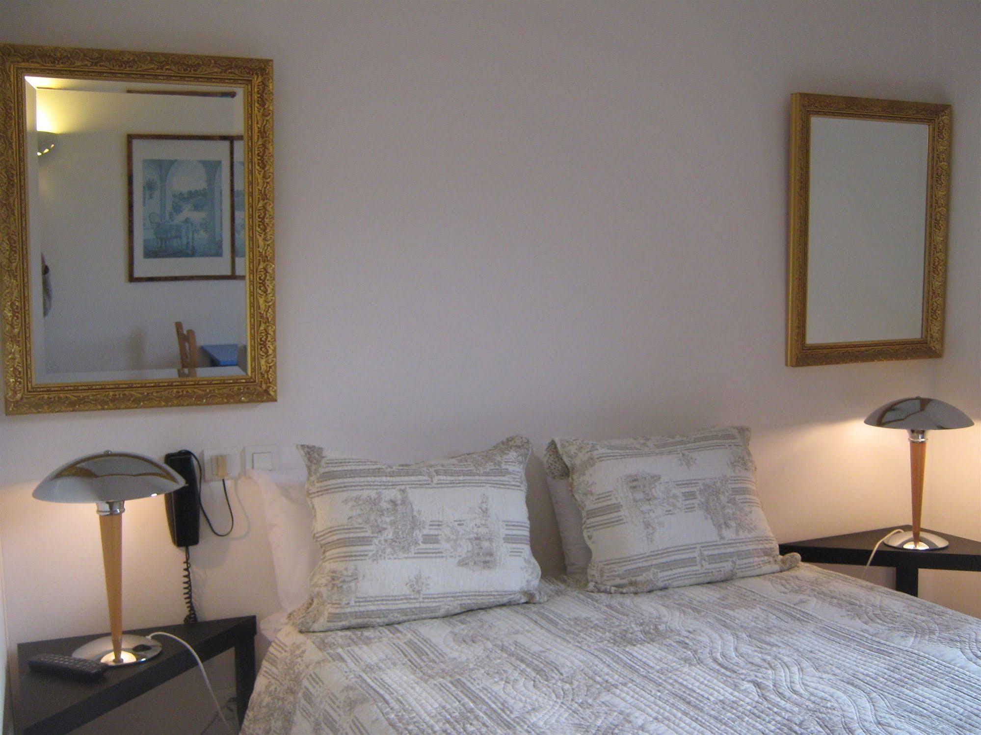Hotel La Fontaine à Vidauban Extérieur photo