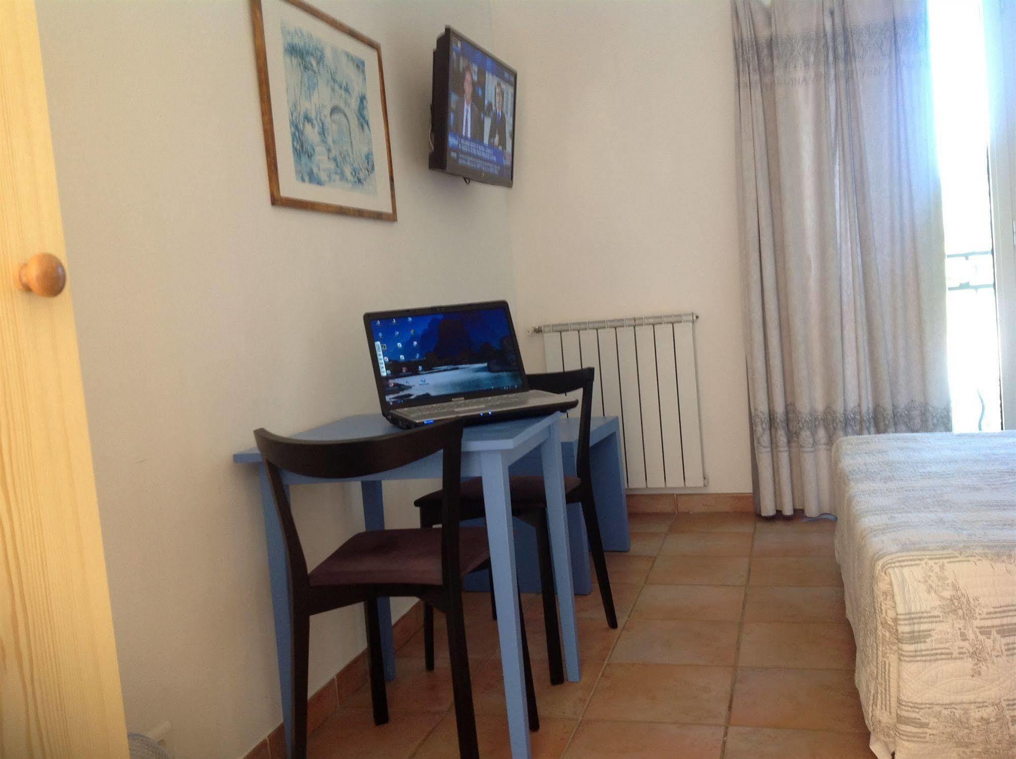 Hotel La Fontaine à Vidauban Extérieur photo